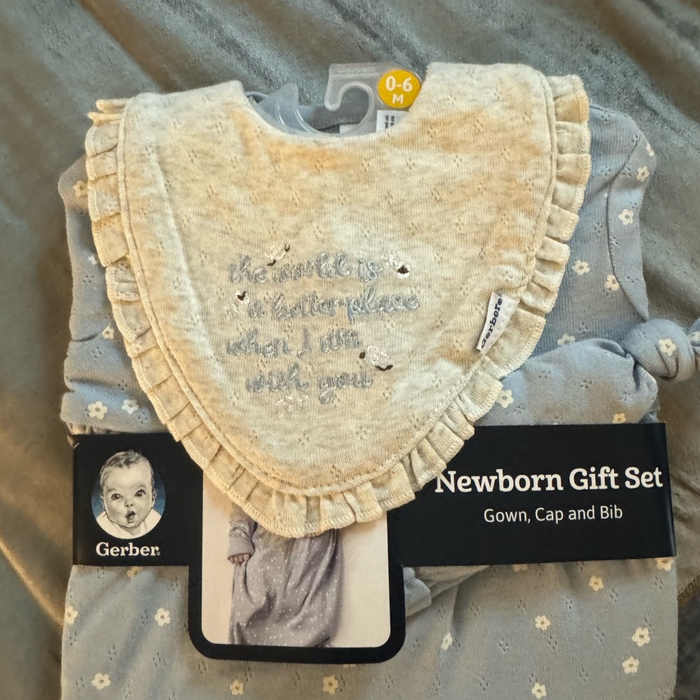 Gerber Newborn Gift Set - Cream and Blue